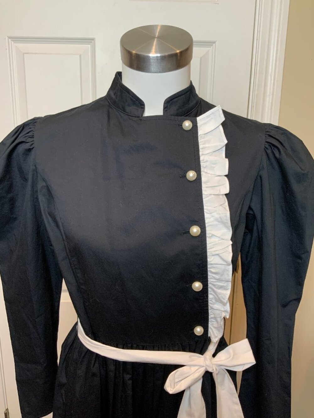 Batsheva Black & White Ruffle Pearl Button Sadie Dress, Size 6 - Picture 3 of 9
